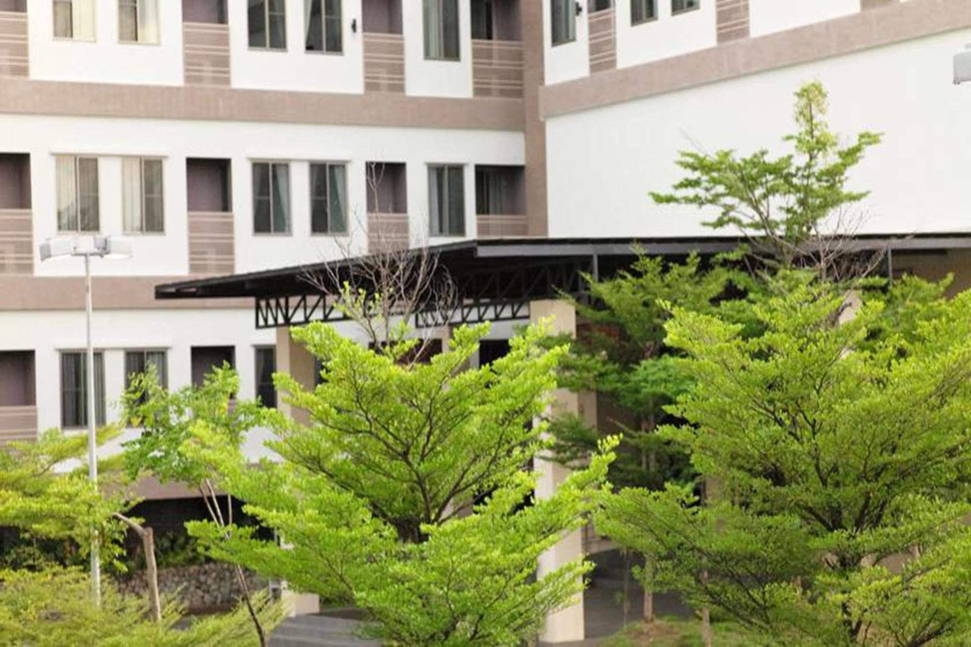 J. Park Hotel 촌부리 외부 사진